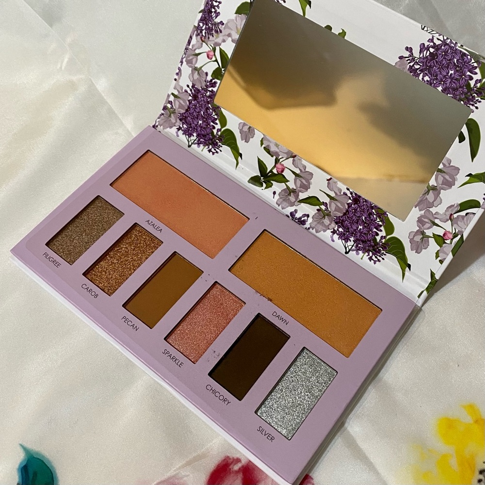 *****SOLD******Sakura eyeshadow blush NEVER USED